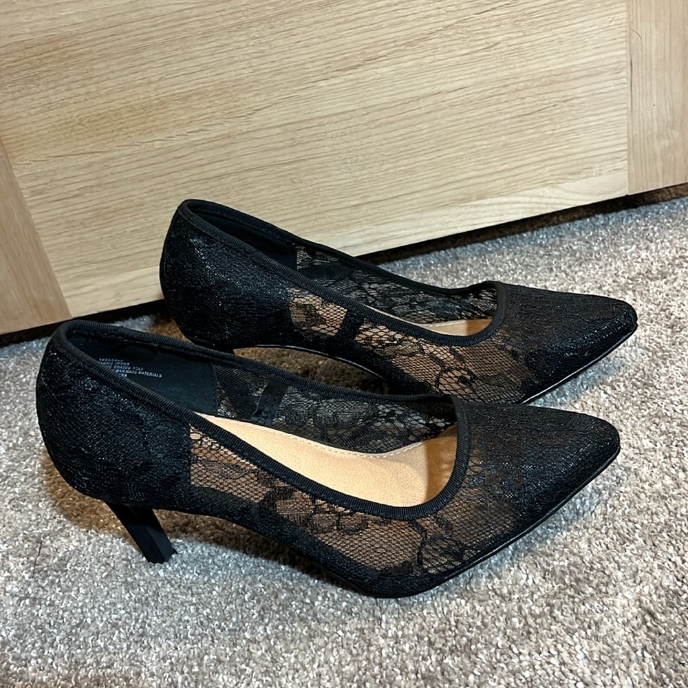 Torrid Black Lace Pointed Heel. Women's size 7WW. Like new.